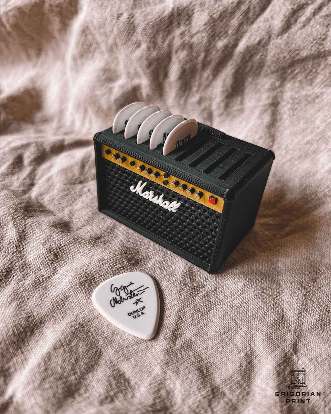 plekterholder_grigorianprint.dk Mini guitarforstærker til plekter - Billede 1