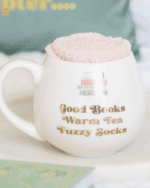 Gavesæt med krus og sokker - Good Books, Warm Tea, Fuzzy Socks
