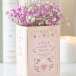 Lille porcelæn bogvase - Buy Yourself the Flowers (FORUDBESTILLING)