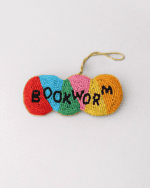 Bogorm ophæng med perler - dekoration til bogelskere